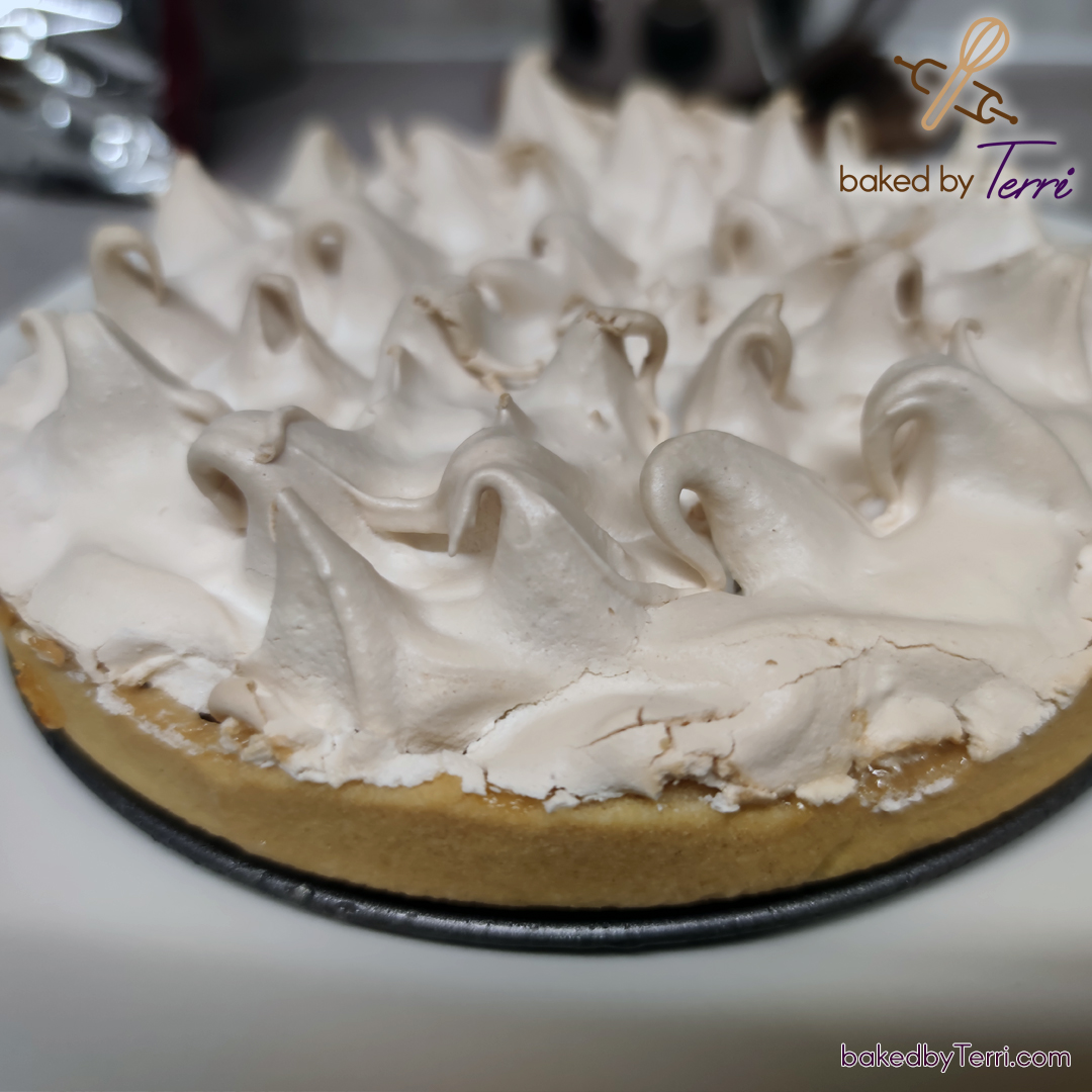 bakedbyterri's tweet photo. just a #lemonmeringuepie 👩‍🍳 https://t.co/Q4vfaTxKo9