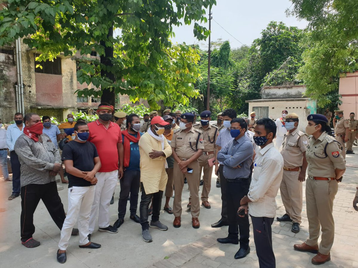 sandeep_A2Y's tweet image. साथियों स्वरुप रानी नेहरू अस्पताल में भर्ती मिर्जापुर को पीड़िता के मुद्दे पर प्रशासन पर लगातार दबाव बनाने के बाद एफ.आई.आर. तो दर्ज हो गयी लेकिन दुर्भाग्यवश पीड़िता की आज मृत्यु हो गयी लेकिन पीड़िता को न्याय के लिए ये लड़ाई जारी रहेगी,जब तक न्याय नही मिल जाता।।