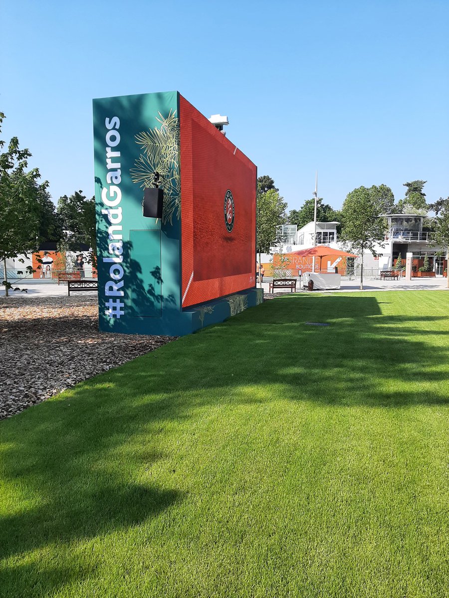 guillaumeimbaud's tweet photo. Bienvenue à #RolandGarros 
Il fait beau, le café est prêt, les joueuses et les joueurs s'échauffent
Tous les ingrédients sont là pour une magnifique journée avec @EventeamGroup 🎾☀️ https://t.co/yM851Fq7sN