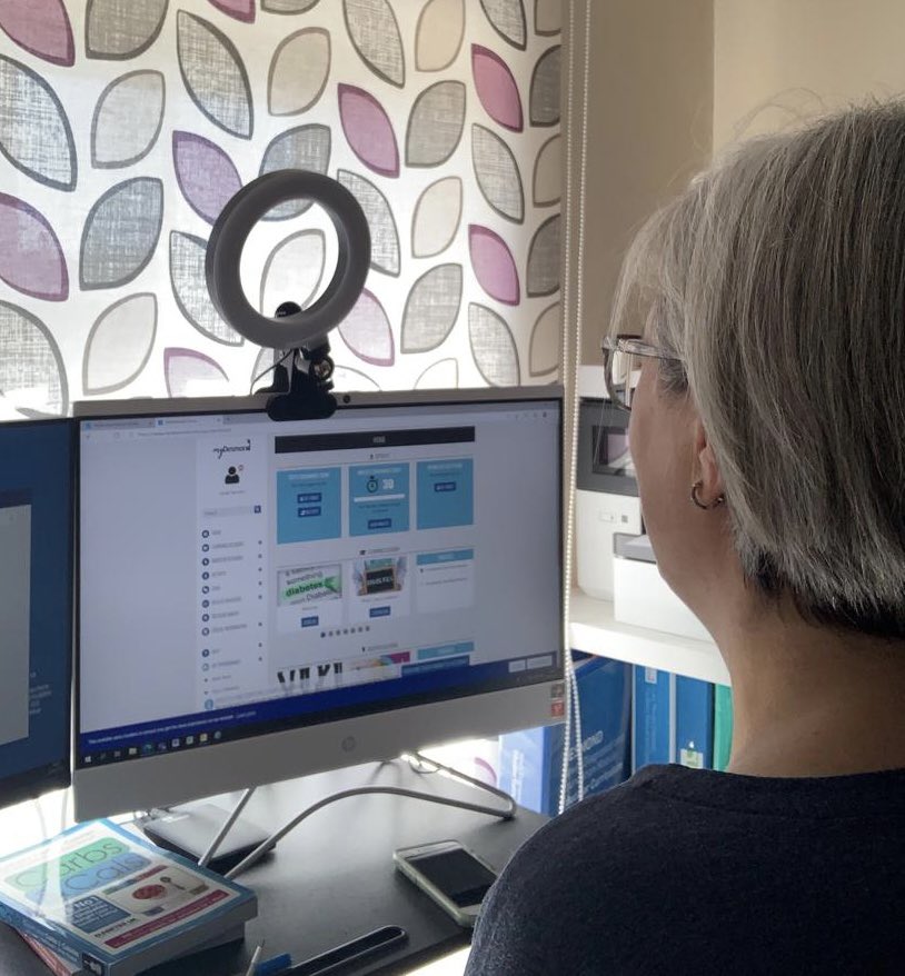 DESMOND_Tweets's tweet photo. Sarah has been answering questions on #monitoring, what to eat to lower #sugar levels &amp; low carb diets. The forum is busy with conversations on side effects of #metformin, also lovely to see our community sharing their successes of achieving #remission. #type2diabetes #MyDESMOND https://t.co/xRmnqgIlWX