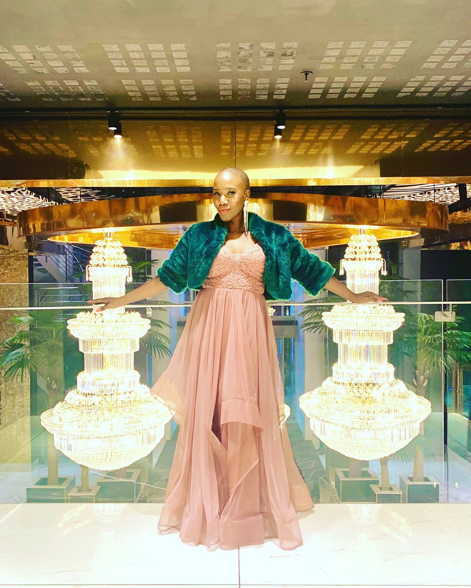 Our country has so many beautiful spaces… let’s not take them for granted looking for greener grass on the other side.👑🇿🇦💚🧡💛
<a href="/HotelSkySA/">Hotel Sky</a> @eclipserestaurant_sa @meetsouthafrica <a href="/swan_elegant/">Elegant Swan</a> 
#Ramelo 
#localtourist 
#heyiwena
#tourism
#proudlysouthafrican 
#singer
#lovinglife