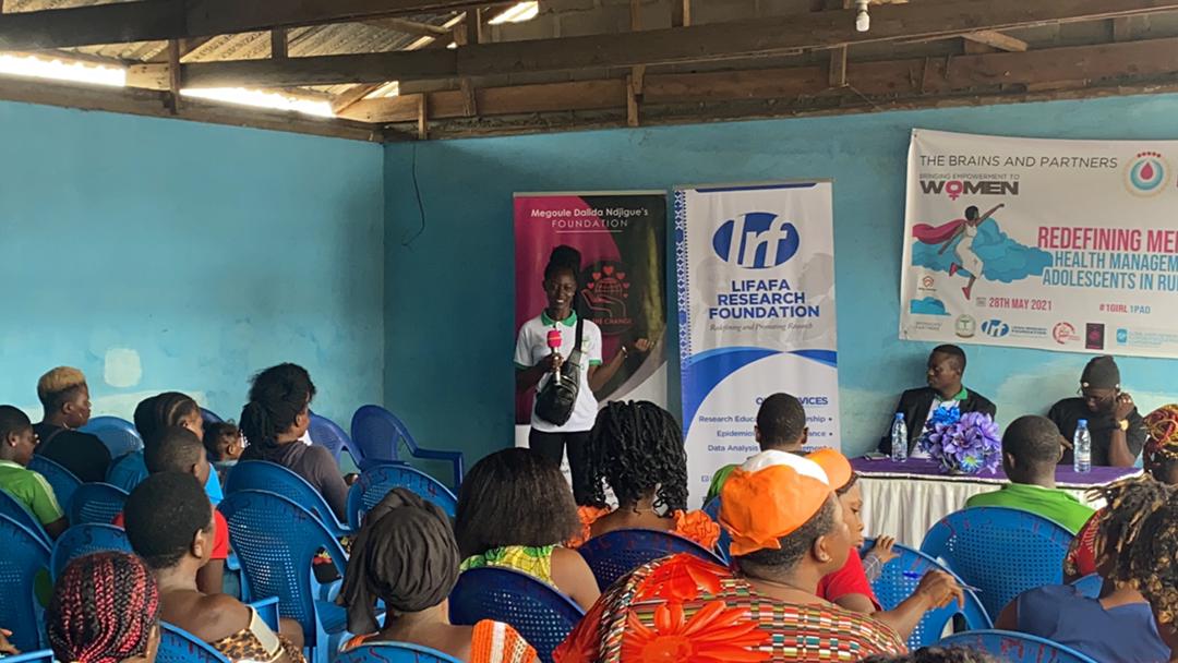 kinge_l's tweet photo. Lifafa research foundation and partners carried out a successful 2 phase project in a secondary school and then later to meet women and leaders of the mile 14 community in Buea on education on mentruation, menstrual hygiene and awareness. 
#redefining and promoting research https://t.co/b9zfjW3QgA
