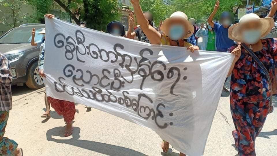 saiphyoezin's tweet photo. Nyaung-U’s residents staged a rally and marched in the neighborhood streets to demand the end of military dictatorship today. #RejectCoupRejectASEAN #WhatsHappeningInMyanmar #June8Coup #MilkTeaAlliance https://t.co/ThOyosHnjb