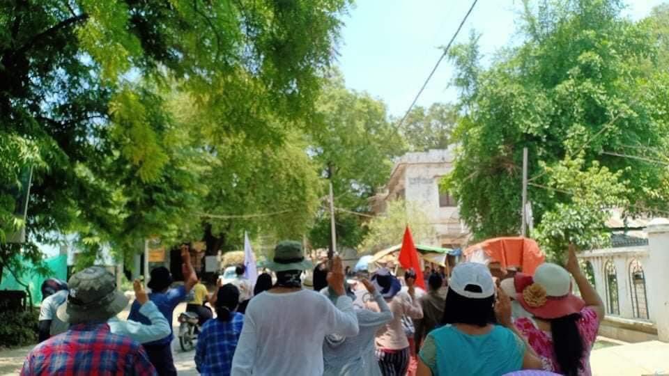 saiphyoezin's tweet photo. Nyaung-U’s residents staged a rally and marched in the neighborhood streets to demand the end of military dictatorship today. #RejectCoupRejectASEAN #WhatsHappeningInMyanmar #June8Coup #MilkTeaAlliance https://t.co/ThOyosHnjb