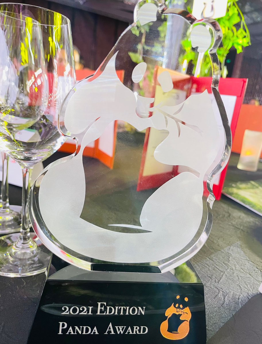 Suning_Group's tweet image. Honored to receive #CountryPromotionPandaAward from @ChinaItalyCC yesterday for our socially conscious efforts in strengthening sustainable business ties between Chinese and Italian enterprises, with Suning&apos;s one-stop retailing and branding services. #Sustainability #Commitment