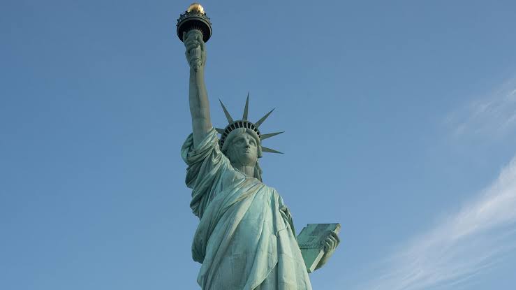 pp_rockstar's tweet photo. In english :
Statue of Liberty.

In hindi :
मशाल वाली मोहतरमा। https://t.co/db3eYF1Mnz