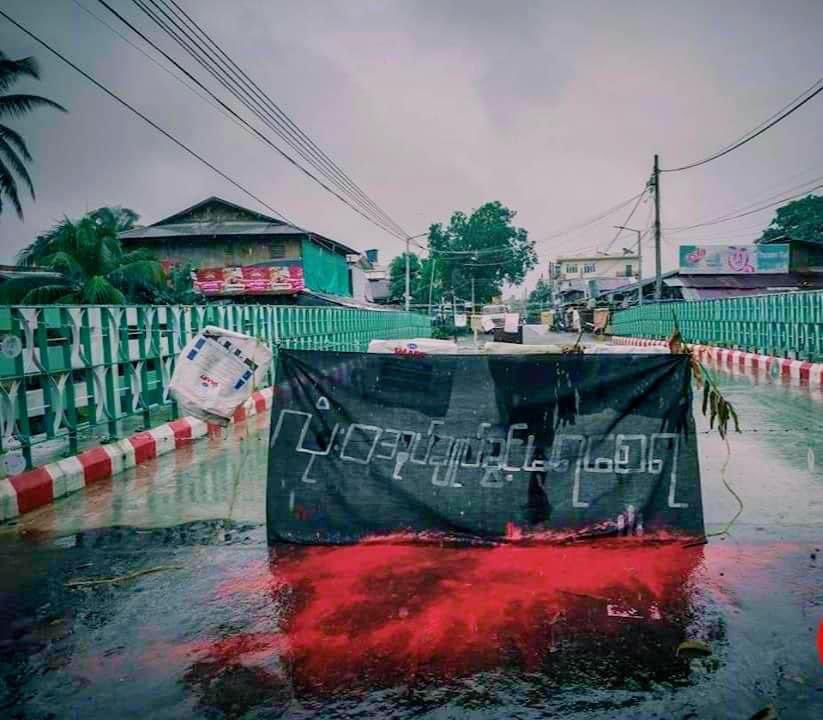 saiphyoezin's tweet photo. Anti-military protesters protested  &amp; hung the banner "Never Be Able To Rule ‘’ on the bridge blocked by Junta Terrorists in Dawei 
#RejectCoupRejectASEAN
#WhatsHappeningInMyanmar 
#June8Coup https://t.co/XvtS8zTaEp