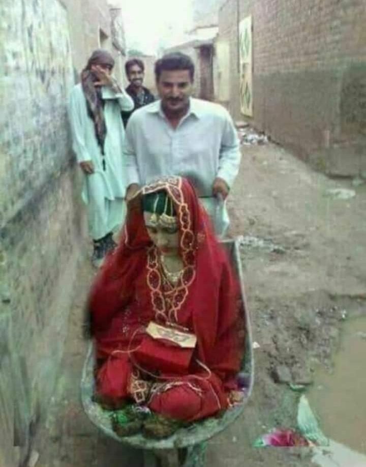 #گڑیا_کی_شرارتیں
پس ثابت ہوا”دل والے دلہنیاں لے جائیں گے” وہ جیسے مرضی لے جائیں🤫😂