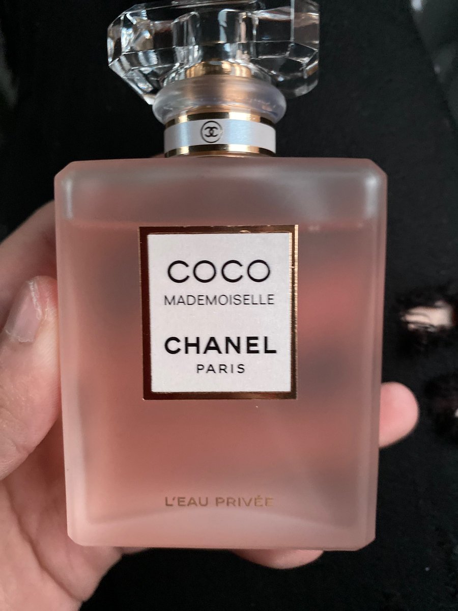 dailyhaechan's tweet photo. haechans perfume! https://t.co/vbyylucNlH