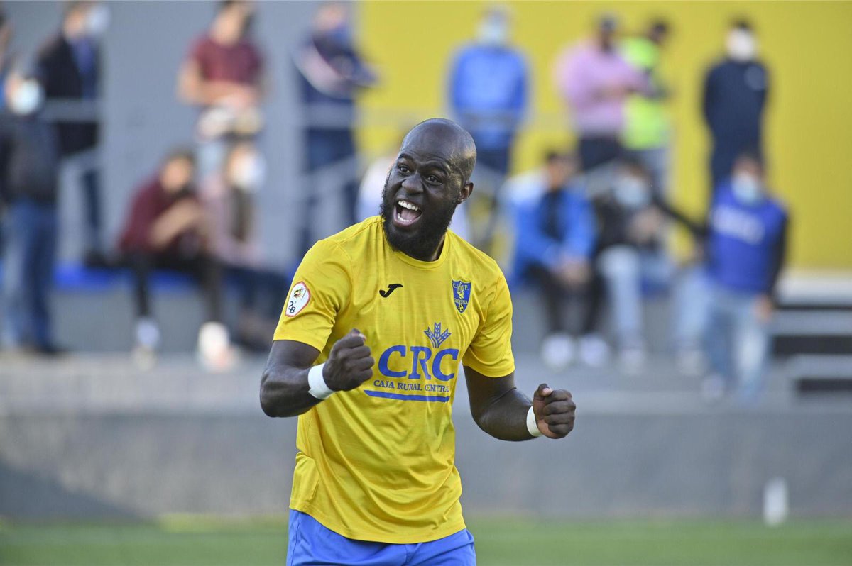 Profvoetballer <a href="/DorianoKortstam/">Doriano Kortstam</a> is elke dag om 13:00 live via de insta van @fcafkicken, waar hij in #DoriTalk met vrienden uit de voetballerij en muziekindustrie elke dag het EK op zijn manier bespreekt! Van Terence Kongolo tot Jerr van Broederliefde en van Vloet tot Zirkzee!🚀