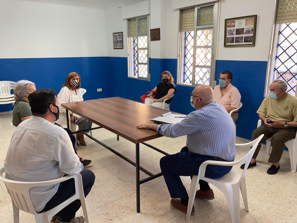 Vecinal5's tweet photo. ¡Hola vecin@s de #Huelva! 🙋‍♀️

Ayer por la tarde mantuvimos una reunión con el @pphuelva donde han mostrado su apoyo para garantizar la financiación de la Oficina Técnica del Plan Integral🏠

¡Agradecemos mucho el compromiso adquirido! 👋 https://t.co/6sYBo6eOOS