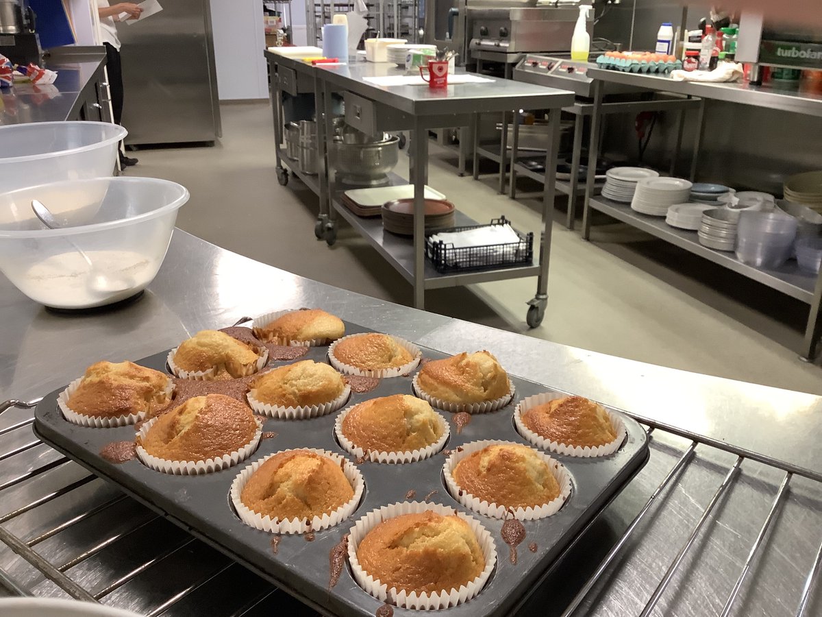 BurwoodHome's tweet photo. This week residents have been getting creative in the kitchen, making cupcakes, doughnuts, and homemade lemonade. Lots of fun was had by all, and we particularly enjoyed getting to taste our creations once they had cooked #bakingwithlove #burwood 🧁🍩🍹👩‍🍳🧑‍🍳 https://t.co/cofbFYVd9Q