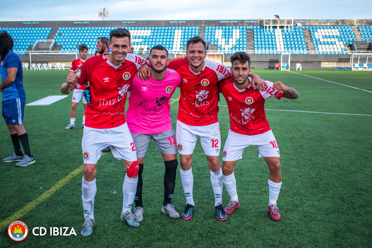 sdibizaip's tweet photo. 🐺 ¡Martes!

📸 ¡Una sonrisita a la cámara, chicos! 

😀 ¡Aaaaasí, muy bien! 🔝 https://t.co/l1eYzg6JEv