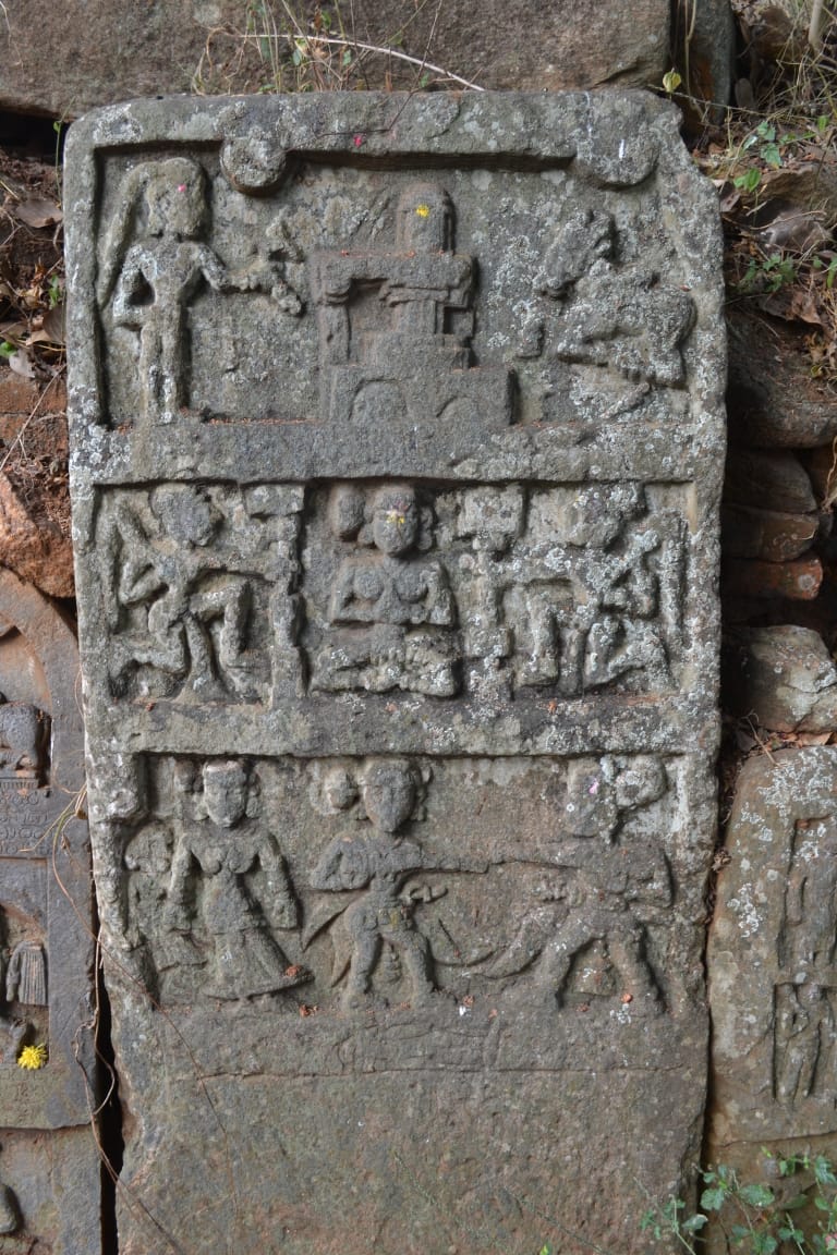 AyyangarBksr's tweet photo. Herostones (12th century AD) at Maduvinakodi, KR Pete taluk, #Mandya dist #Karnataka.
Photos: Sashidhara Hg
#LostTemple7 #INTACHIndia #MinOfCultureGoI #ASIGoI #HinduJagrutiOrg https://t.co/f0eFa0PlSD
