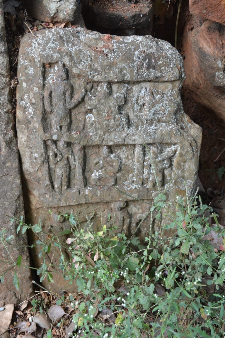 AyyangarBksr's tweet photo. Herostones (12th century AD) at Maduvinakodi, KR Pete taluk, #Mandya dist #Karnataka.
Photos: Sashidhara Hg
#LostTemple7 #INTACHIndia #MinOfCultureGoI #ASIGoI #HinduJagrutiOrg https://t.co/f0eFa0PlSD