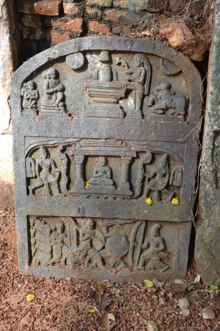 AyyangarBksr's tweet photo. Herostones (12th century AD) at Maduvinakodi, KR Pete taluk, #Mandya dist #Karnataka.
Photos: Sashidhara Hg
#LostTemple7 #INTACHIndia #MinOfCultureGoI #ASIGoI #HinduJagrutiOrg https://t.co/f0eFa0PlSD