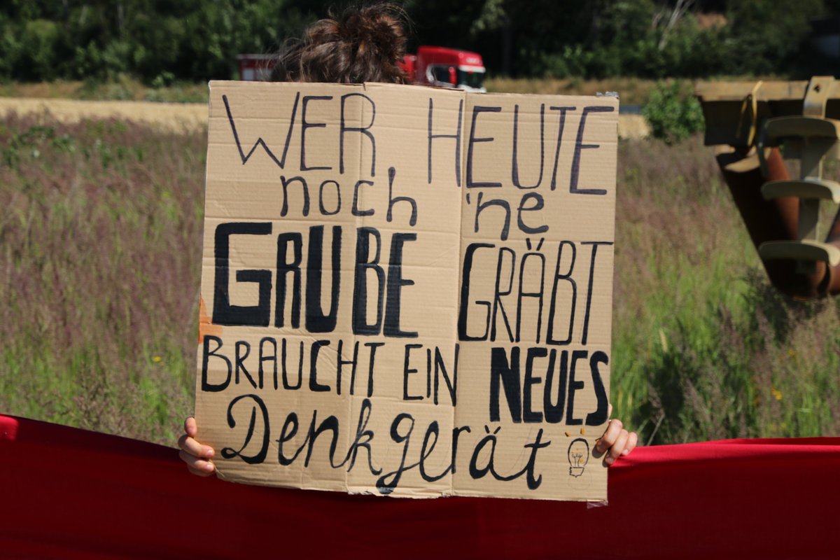 Guten Morgen <a href="/Die_Gruenen/">BÜNDNIS 90/DIE GRÜNEN</a>! Wir gucken gespannt auf die Änderungen an eurem Wahlprogramm: #allesistdrin, gilt das auch für uns?
Wir freuen uns, dass ihr uns da schon erwähnt, aber wir brauchen Rechtssicherheit, dass #AlleDoerferBleiben und einen Plan für 1,5°!