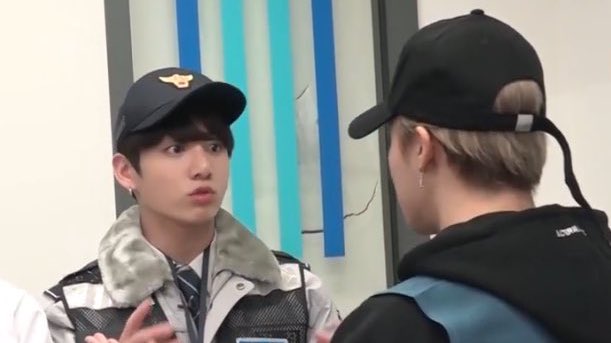 hollywithluv's tweet photo. น้องจองกุกตอนอ้อนฮยองน่ะนะ ออดอ้อนยิ่งกว่าแงว ใครไม่ตามใจน้องก็คือใจร้ายที่สุดเลยอะ มันแบบ ถ้าพี่ไม่ตามใจหนูหนูจะงอนเปนปี 😭🤲🏻 https://t.co/o7JWTibcuD