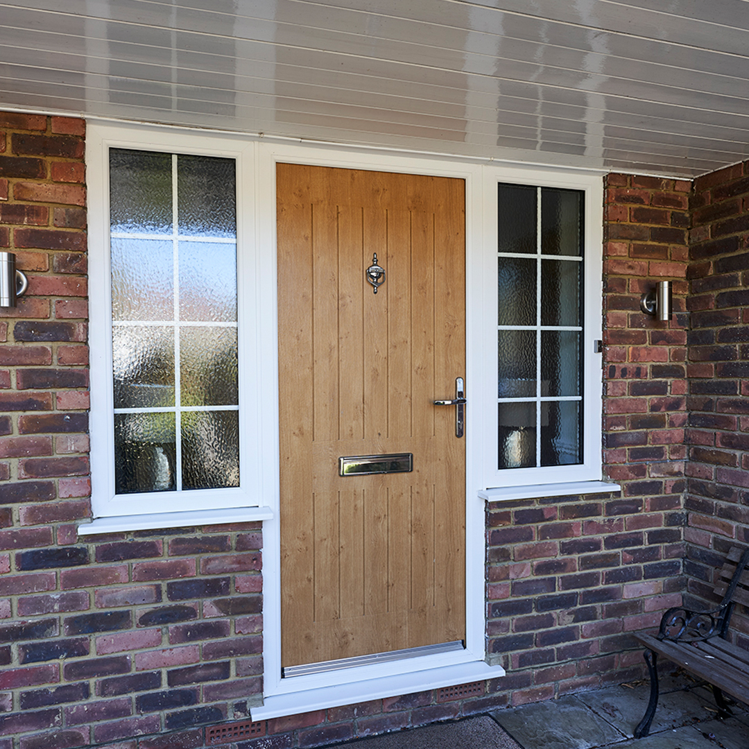 🚪 This is the cutest of entrances and Hazlemere is behind the installation.

Installed at a property in Wooburn Green, it is a composite door called a ‘Cottage’ design, finished in Irish Oak, with accompanying side windows.