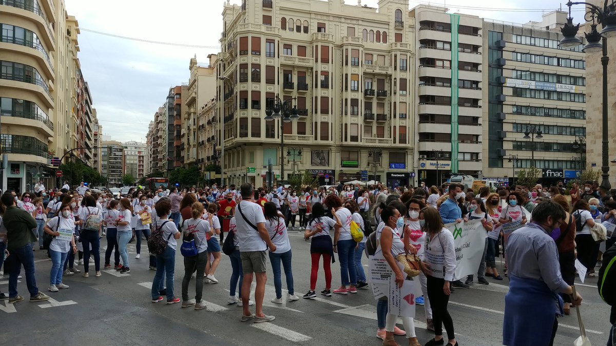 Trist arribar ací i d’aquesta manera. Els i les professionals dels SPEs i la tasca educativa mereixien respecte, diàleg i participació en el diseny del model d’orientació socioeducativa. 
Oportunitat perduda de transformar i millorar els #SPEs 
<a href="/volemspes/">volemspes</a> #TreballSocialEducatiu
