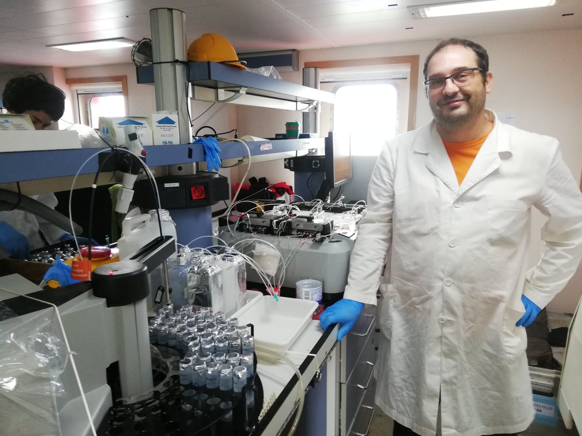BocatsC's tweet photo. Today is the World Ocean Day!! 🥳🥳🥳To honor it, we investigate 24/7 the chemistry and physics of the North Atlantic Ocean onboard the Sarmiento de Gamboa!🌩️🌧️💨🌊⛴️💪💪 https://t.co/hPZHf9ndWn