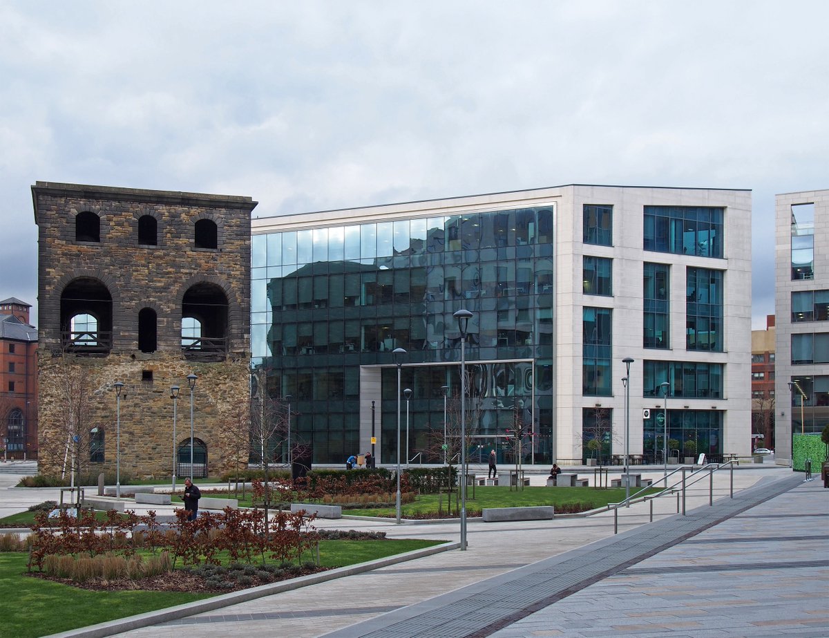 Wellington Place in Leeds, where you will find bars and restaurants such as Sociable Folk and The Good Luck Club, is just an 8 minute walk from our new development, The Residence on Kirkstall Road 🍻🍹 

For more info: bit.ly/2P6bSUe #newproperty #leeds #kmre #fhpliving