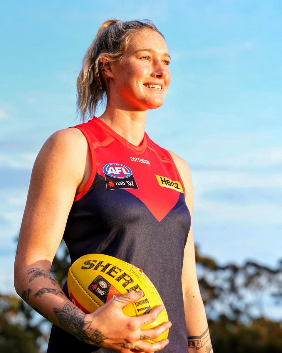 aflwomens's tweet photo. New kit, who dis?
#AFLWTrade https://t.co/xTvYVwPoUF
