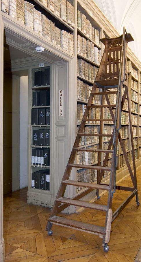 Bonne fête à tous les archivistes ! #IAW2021 #RenforcerLesArchives <a href="/FranceArchives/">FranceArchives</a>