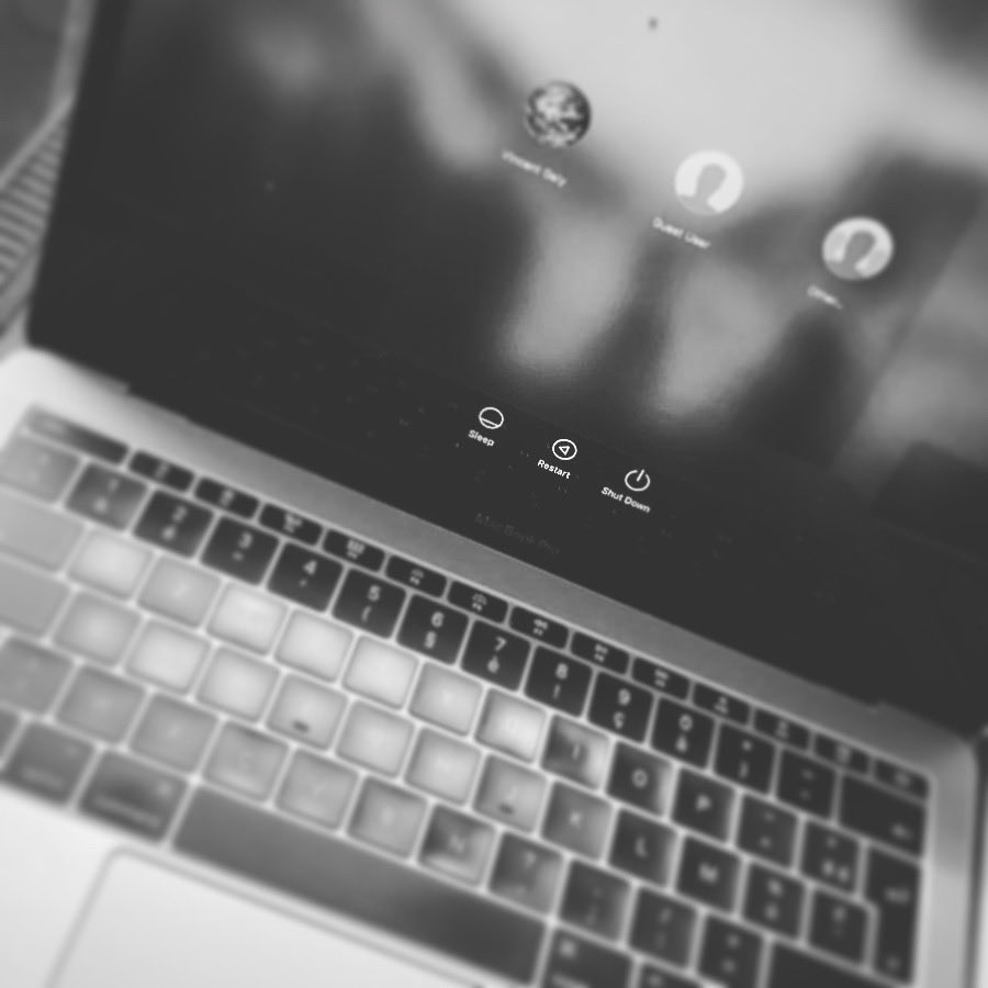 MacinstoreFR's tweet photo. Ce #Macbookpro13 avait une problématique d’#écran.

Ni une, ni deux notre #tech prend le relai.

En moins d’une heure cet #ordinateur était de nouveau fonctionnel.

https://t.co/SJ0QAAiaFi

#screenreplacement #neverdie #ecranhs #macbook #ordinateurportable #lovemymac #loveapple https://t.co/NBvaGk91iS
