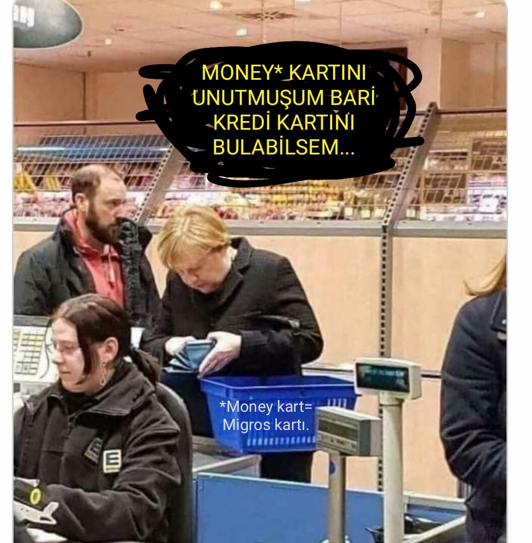 İdeallerimiz bizden o kadar uzaklaştı ki gün gelecek tüm iyilikler fotomontaj kötülükler realitenin tâ kendisi gibi görünecek.