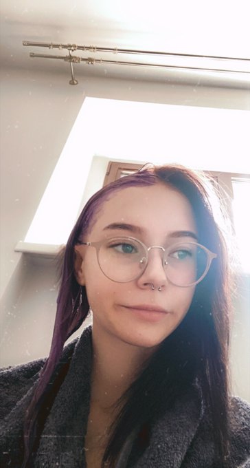 I'm trying for the x time get my hair at least a little bit more platinum blonde than orange… let’s see
