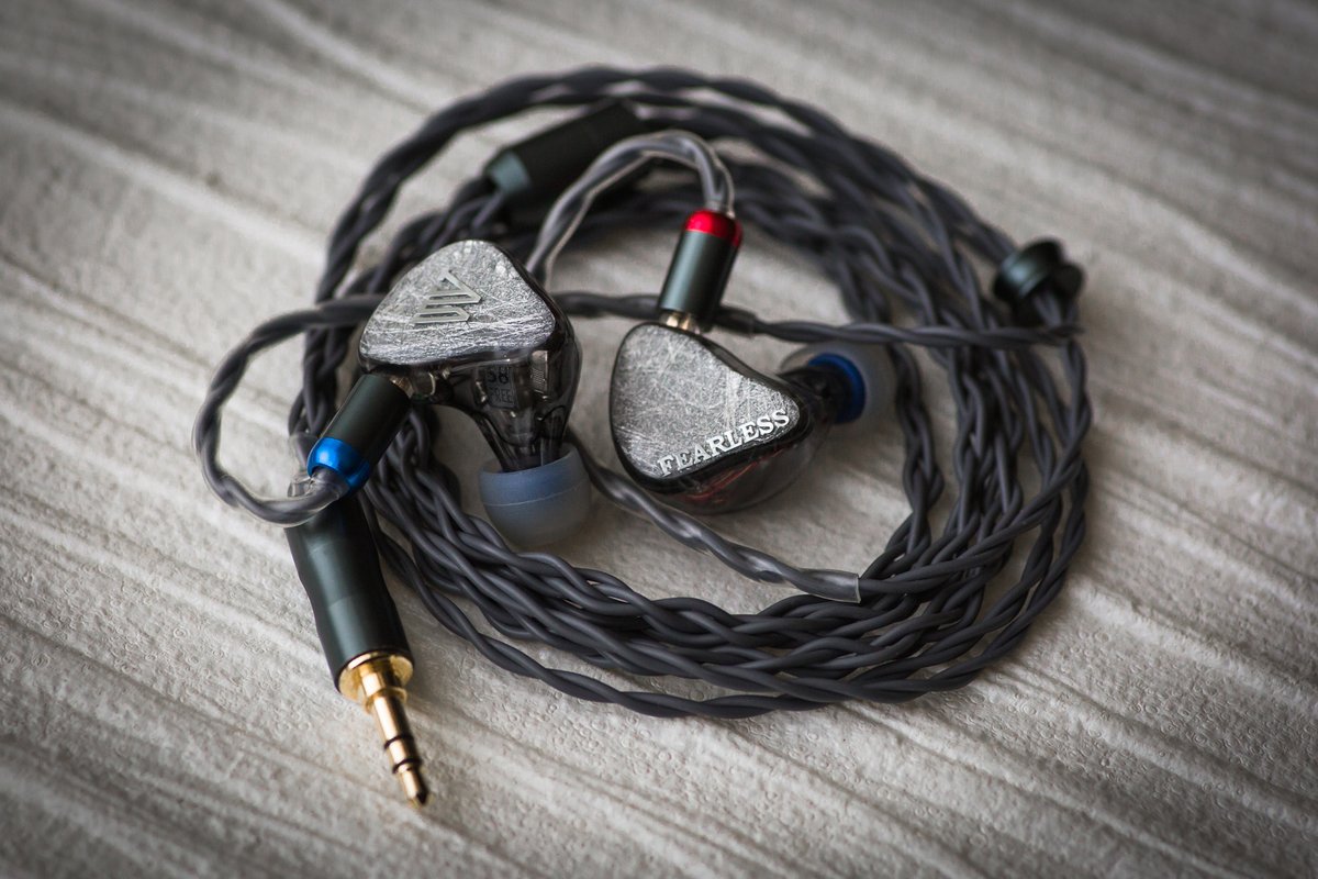 fits_yuichi's tweet photo. 『#FearlessAudio S8 Freedom』に、『#ダルマオーディオ Ethereal（イーサリアル）』の付属ケーブルをつけて、イヤピを『#SednaEarfit Light Short』にしたらビンゴ！
組み合わせがハマった時は新しいイヤホンを手にいれたような感覚になる💡
しかもS8Fのコネクタが埋め込み2Pinだから見た目的にも○ https://t.co/485IRJazim