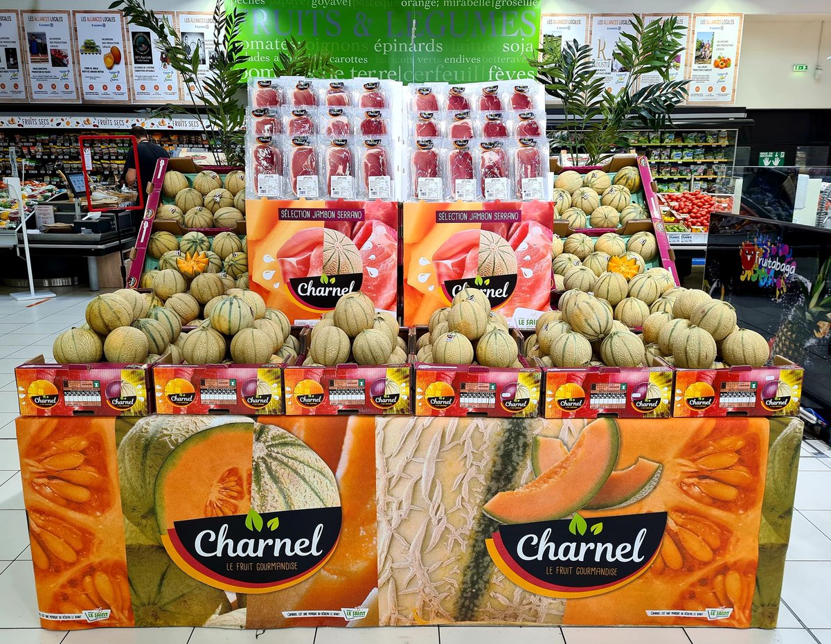 On sent que l'été arrive ☀️ quand on commence à réaliser pour nos clients, des podiums #charnel avec LE duo estival : melon🍈 / jambon Serrano. <a href="/BlogGrandeDistr/">Je Bosse en Grande Distribution</a> plutôt sympa non ?
 #theatralisation #occitanie #Fruits #COURSES #healthy #Foodie #cuisine #melon #serrano