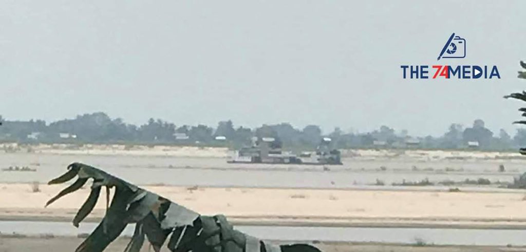 poed_pd's tweet photo. Terrorists on boats bound for #Bhamo opened fire on innocent people bathing on the beach in #Katha Township, Sagaing Division. There were no casualties. #RejectCoupRejectASEAN #June8Coup #WhatsHappeningInMyanmar https://t.co/oCsOLAfZkG