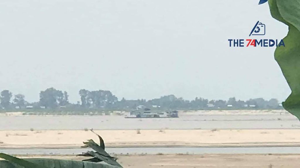 poed_pd's tweet photo. Terrorists on boats bound for #Bhamo opened fire on innocent people bathing on the beach in #Katha Township, Sagaing Division. There were no casualties. #RejectCoupRejectASEAN #June8Coup #WhatsHappeningInMyanmar https://t.co/oCsOLAfZkG