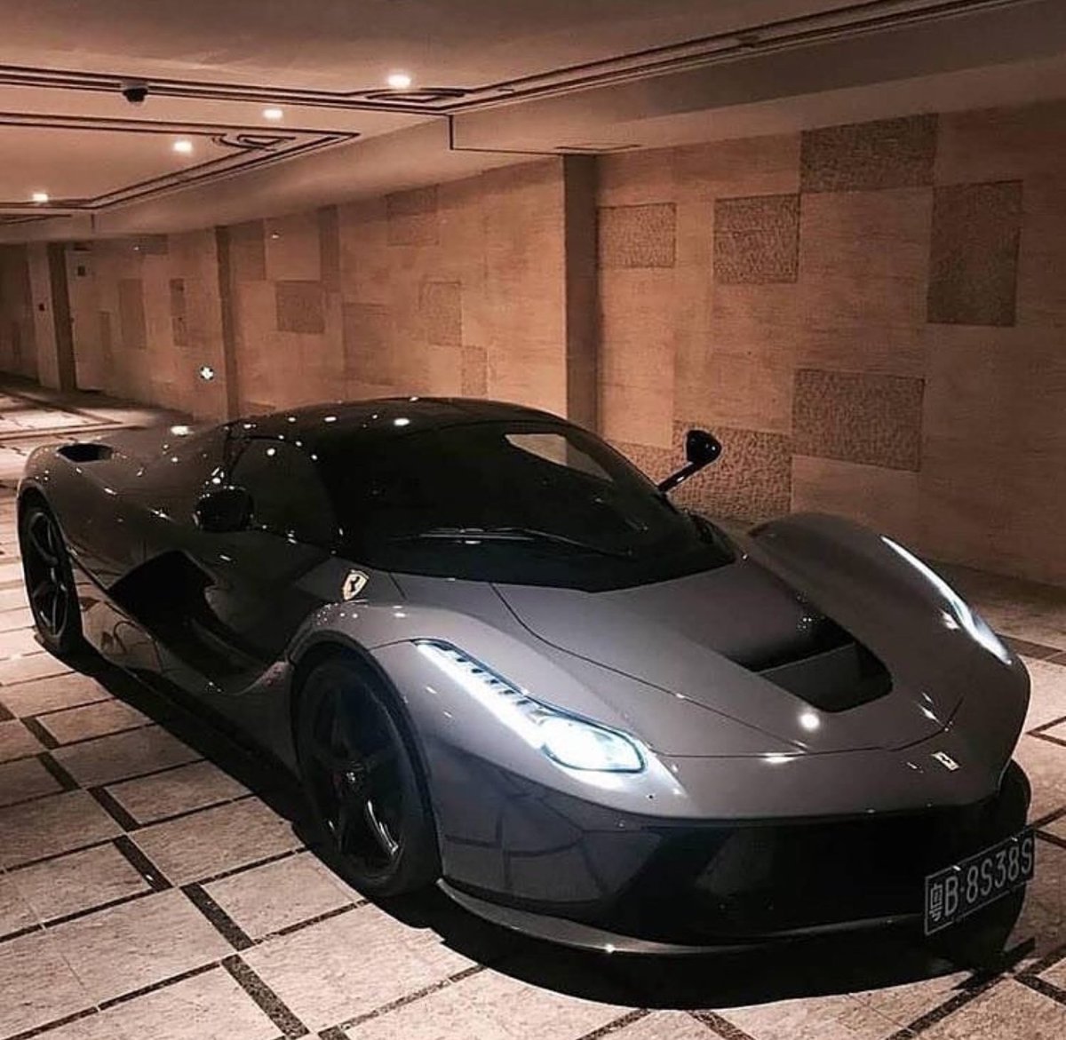 DailyFerrariTM's tweet photo. Grey LaFerrari 😍 https://t.co/4tNe4mIqi1