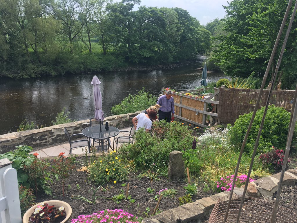 MagstersTable's tweet image. Felt so good to be back out with our wonderful supporters, staff and volunteers yesterday #togetherwewillbeatcancer @CRUK_Nallerton @CRUKShops #giftsinwillssavelives