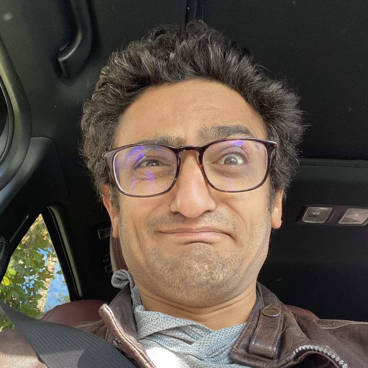 GhonimsWorld's tweet photo. وائل غنيم جنتل تلا الي هي بلد الجنتله ! https://t.co/Gt6r8M3Goz