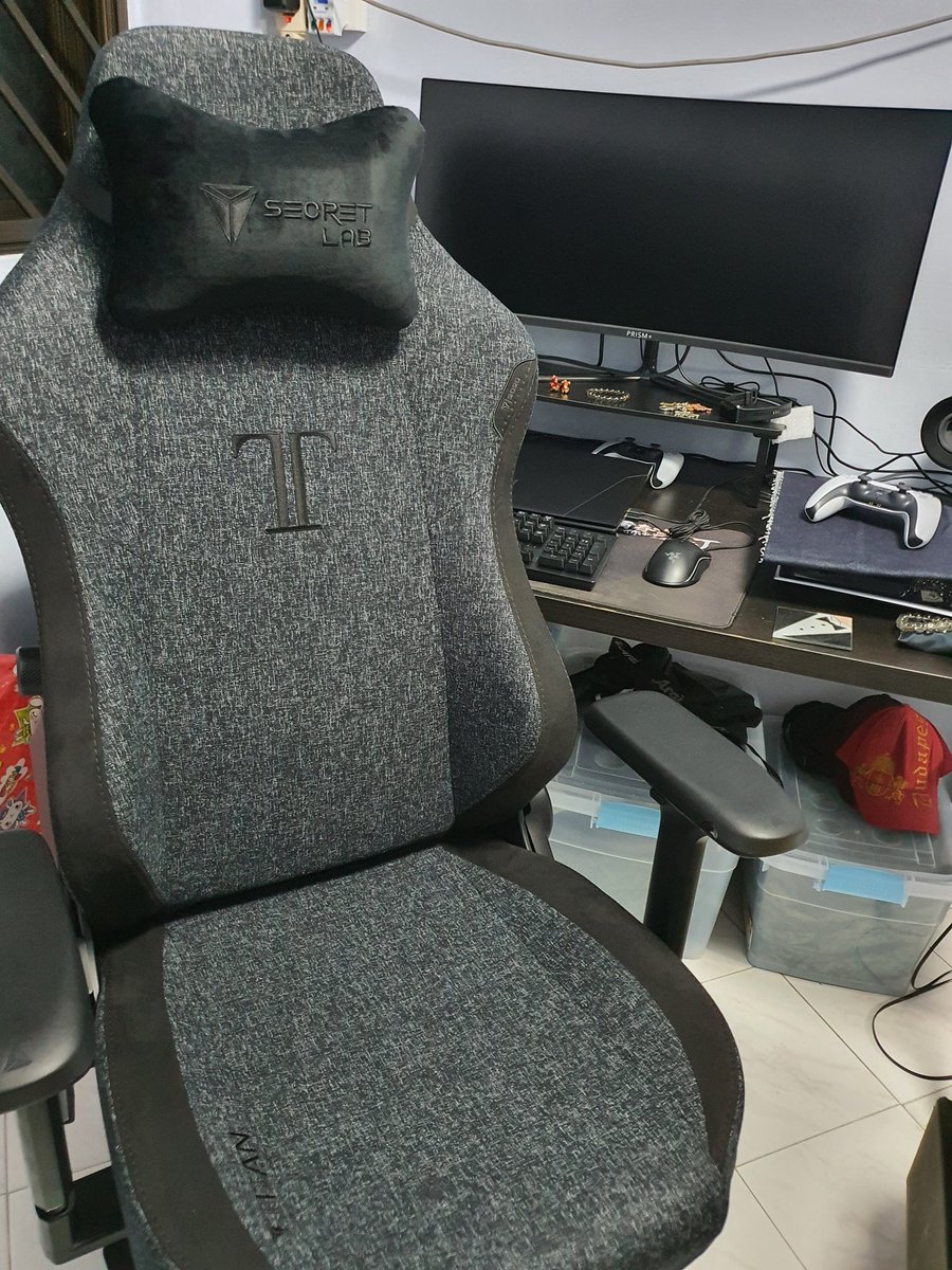 Alonelwalk's tweet photo. Check out my new gaming setup. #secretlab https://t.co/6oOpC9bboa