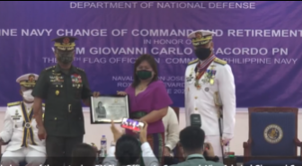 The Plaque of Appreciation is now being presented to his ever supportive wife, Mrs Rachel C Bacordo.  #ModernandMulticapablePHNavy