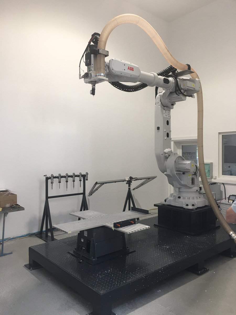 Visite chez le nouvel atelier de notre client <a href="/ateliergrosmot/">@gros-mots</a> communication &amp; décoration #fierdenosclients #eventmanager #thefrenchCRM