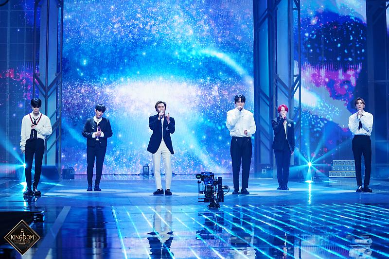 MNET_Kingdom's tweet photo. [PHOTOS] MNET released BTS photos from the special stage of the fourth and last mission 'WHO IS THE KING'. (1)

#KINGDOM #KINGDOM_LEGENDARYWAR #ATEEZ #BTOB #IKON #SF9 #STRAYKIDS #THEBOYZ https://t.co/k83d3URTZH