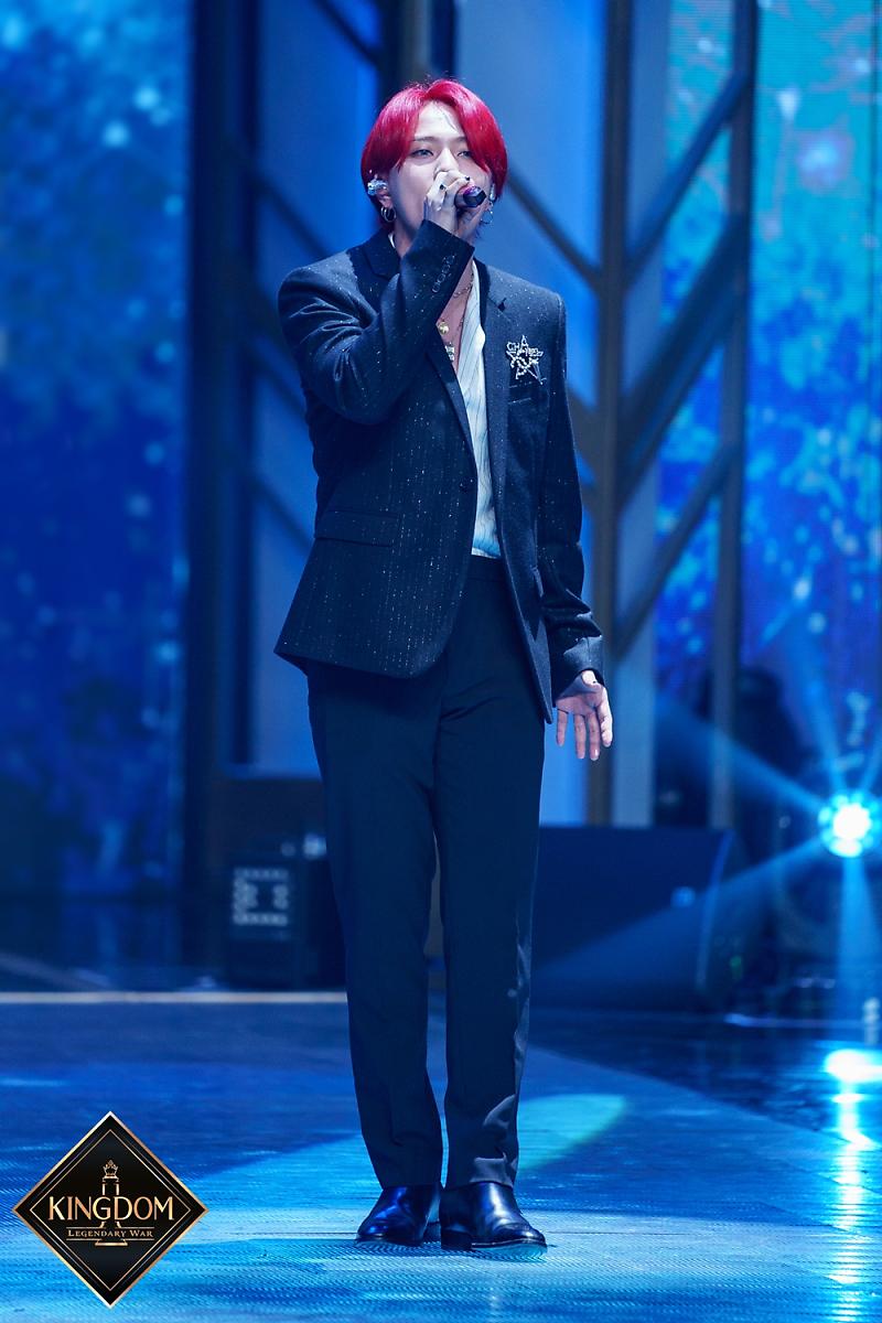 MNET_Kingdom's tweet photo. [PHOTOS] MNET released BTS photos from the special stage of the fourth and last mission 'WHO IS THE KING'. (2)

#KINGDOM #KINGDOM_LEGENDARYWAR #ATEEZ #BTOB #IKON #SF9 #STRAYKIDS #THEBOYZ https://t.co/BWN9ppyqiV