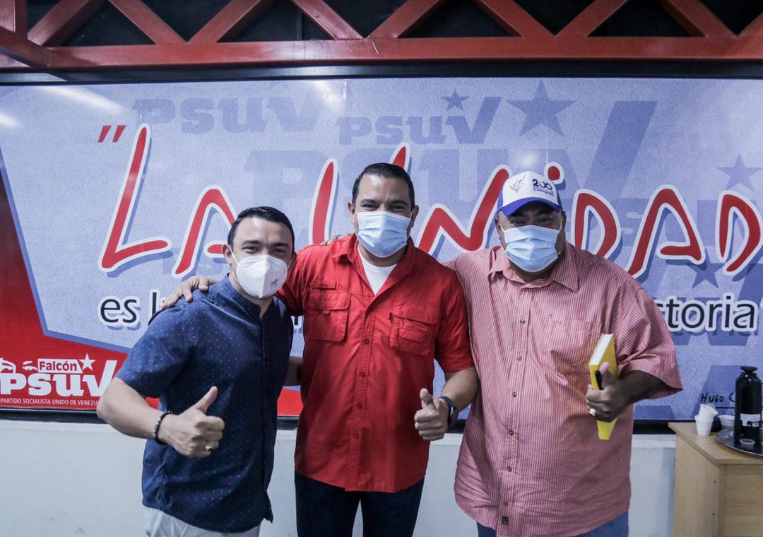 Nuestro Presidente <a href="/NicolasMaduro/">Nicolás Maduro</a>, el Vicepresidente del #PSUV <a href="/dcabellor/">Diosdado Cabello R</a> y el Vicepresidente para los estados Lara-Falcón Víctor Clark, me han dado la tarea de ser el organizador del Partido en el estado Falcón; tarea a la cual me entregaré en cuerpo y alma.