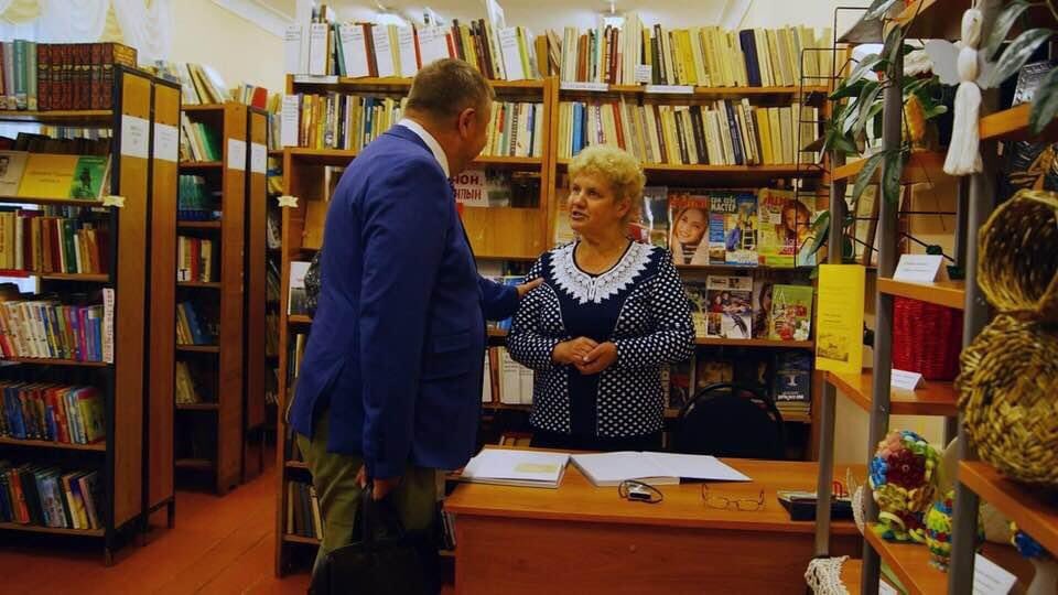 ZiminDmitry3's tweet photo. Памятное фото. Ивановская область.Пучежский район.Творческая встреча в ДК и подарок книг в библиотеку села Илья-Высоково. Здесь старинный храм. Был льнозавод. https://t.co/IRd6hWb5TD