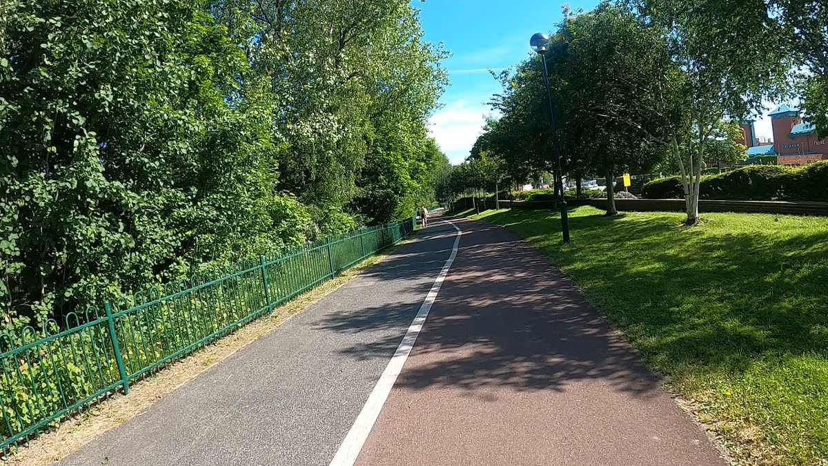 barriem's tweet photo. Beautiful morning for a Swytch Brompton cycle around Sheffield and Rotherham.Cycled 15 miles today.Really enjoyable in the sun with my new Hindsight rear view sunglasses👍@BromptonBicycle @SwytchBike @HindSightStory @GoHindSight @LoveMeadowhall https://t.co/RDCFQXJChu