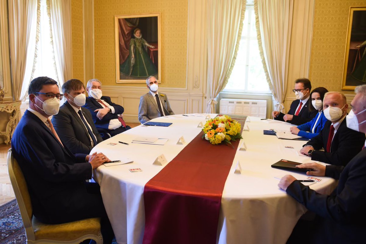Jiri Ovcacek On Twitter Prezident Republiky Milos Zeman V Lanech Privital Predstavitelku Beloruske Opozice Svjatlanu Cichanouskou Prezident Republiky Vyjadril S Cichanouske Osobni Podporu Podporu Cr A Vysoce Ocenil Jeji Odvahu Popral