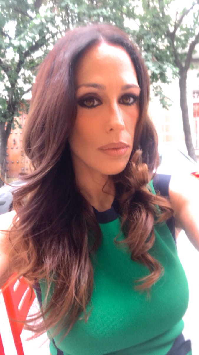 De boda en Sevilla... <a href="/carolinaherrera/">Carolina Herrera</a>