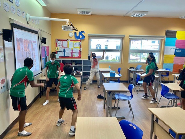 STEP 2 - Let's dance!
¡Vamos a bailar!🇪🇸
Dansons 🇫🇷
#DreamInspireAchieve #DIAinnovation #DIAcreativity