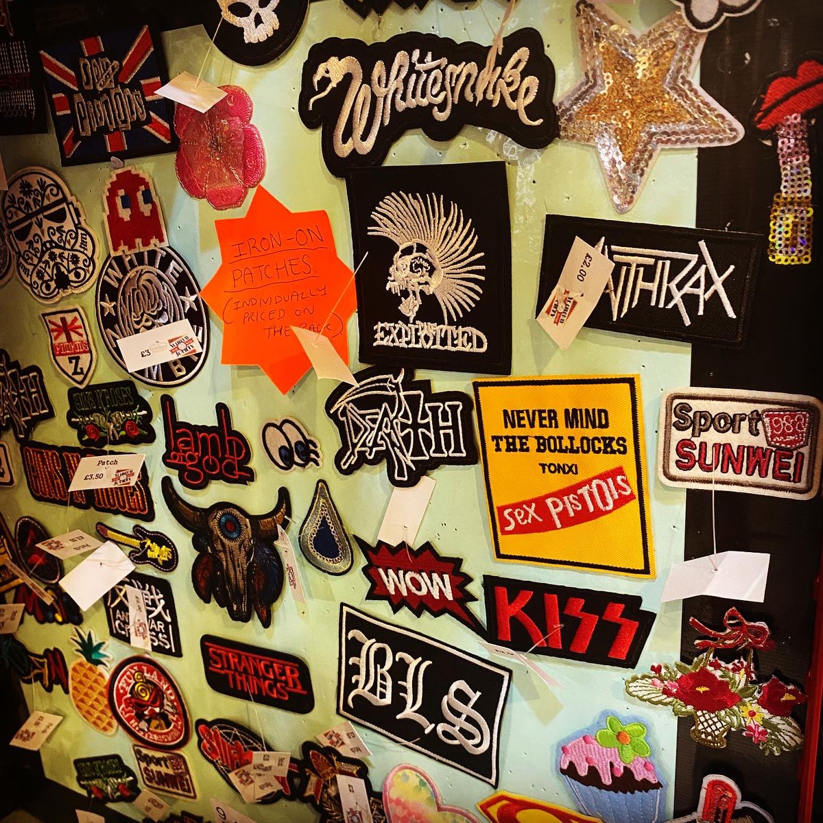 theyesterdaysoc's tweet photo. Weโve stocked up @graingermarket1 with branded denim jackets ripe for customising and a load of iron on patches too. Also available Flea Circus & Morpeth Antiques Centre so pop on down #vintage #vintagefashion #levis #wranger #vintagedealer #patchjacket #patches https://t.co/jAR95Vfu5W
